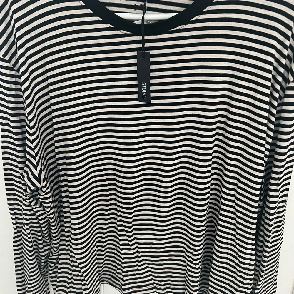 Studio Monochrome Striped Tee. Waist length. Chic and super comfortable. Soft. - Picture 4 of 14